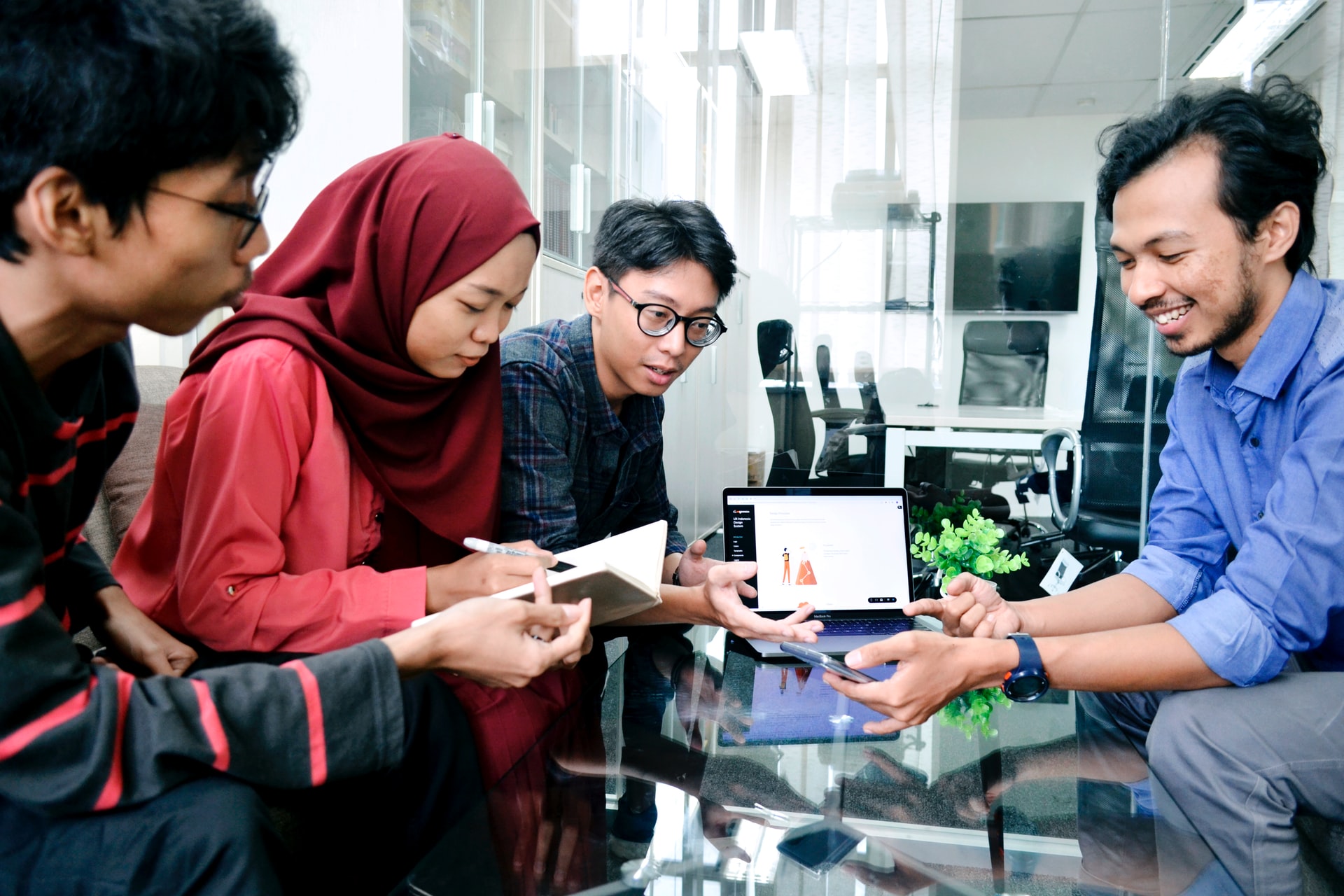 Sumber Daya Manusia dan Ketenagakerjaan MLP007